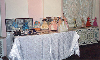 Выставка на Балу Тысячелетия во Дворце Вооруженных Сил РФ. г.Москва- часть экспозиции кукол