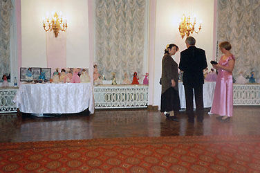 Выставка на Балу Тысячелетия во Дворце Вооруженных Сил РФ. г.Москва - часть экспозиции кукол