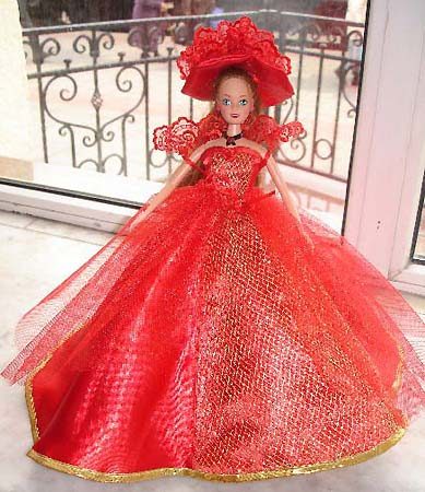Красное бальное платье