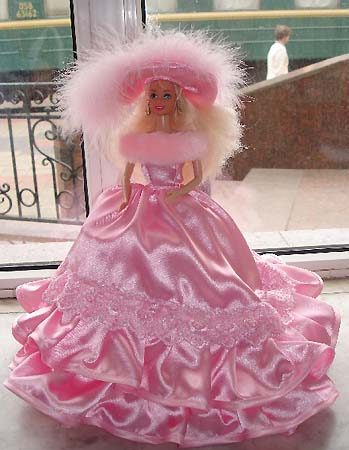 Розовое бальное платье