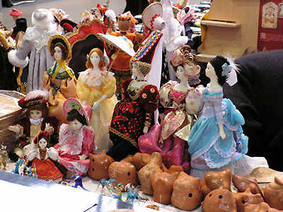 На выставке - куклы из Петербурга