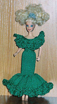 Вязаное платье для малютки-Барби